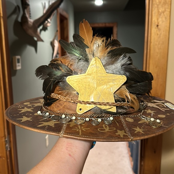 Brown star hat by Rakel J - Picture 2 of 4